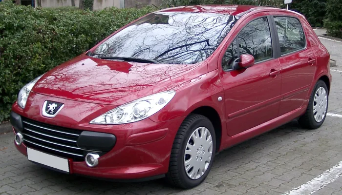 Ficha Técnica Completa do Peugeot 307 representado por uma foto do peugeot 307 vermelho.