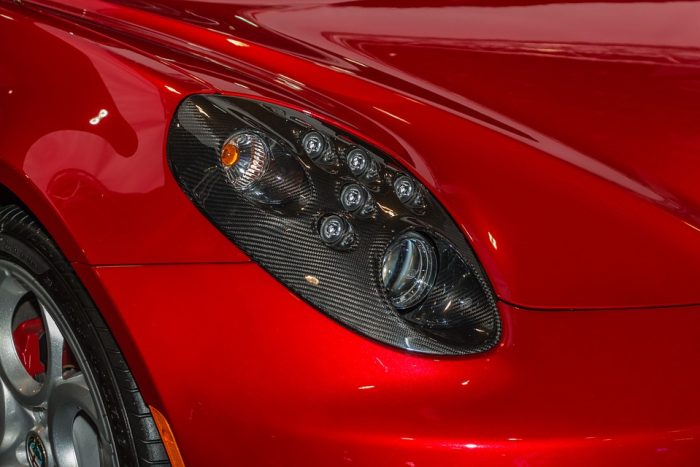 Veja dicas para limpar e recuperar os faróis do carro