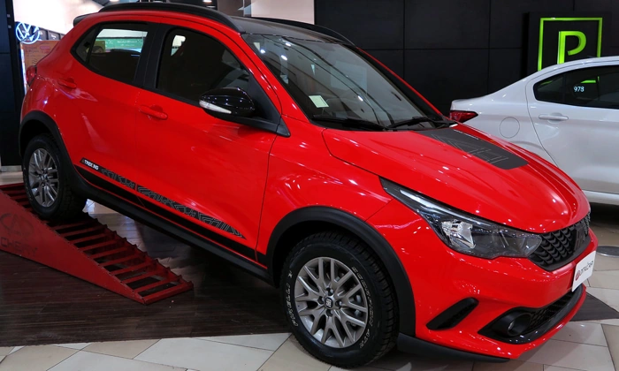 Argo vermelho representando 10 carros mais vendidos no Brasil.