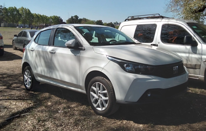 Argo branco, representando carros mais vendidos do Brasil.