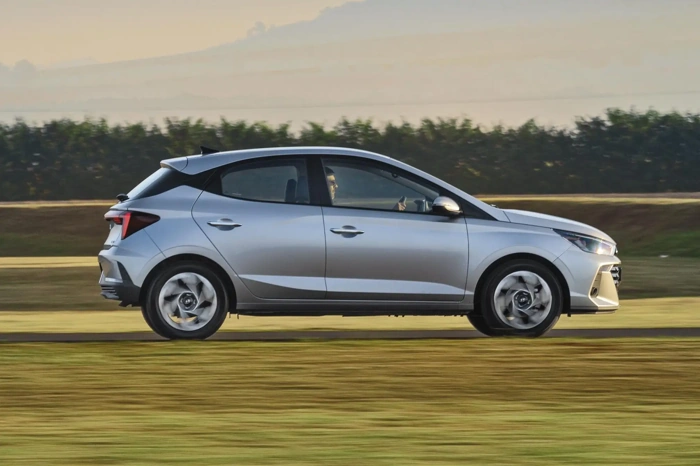 HB20 cinza, representando melhores carros para comprar.