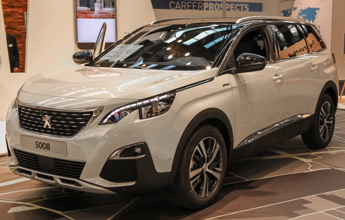 Peugeot 5008 branco, representando melhores carros para comprar.