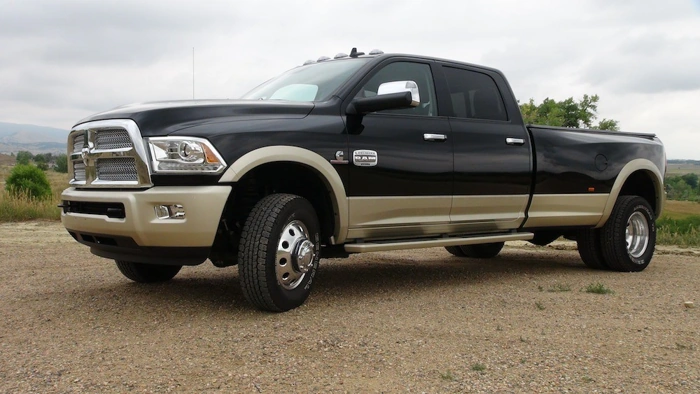 Dodge Ram 3500 ano 2015 na cor preta. Falando sobre o seguro dodge ram 3500.