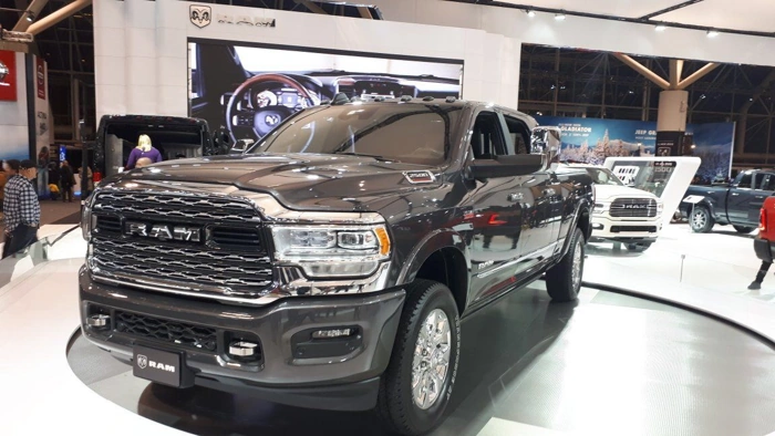 Dodge Ram preta. Falando sobre o seguro dodge ram.
