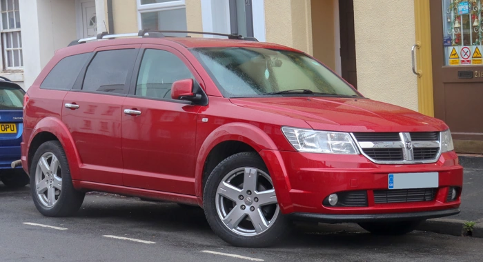 Dodge Journey na cor vermelha. Falando sobre o seguro Dodge Journey.