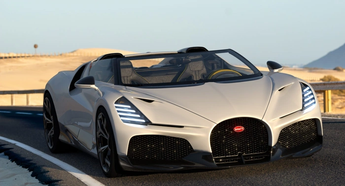Bugatti Mistral na cor branca. Apresentando o top 10 dos carros mais caros do mundo.