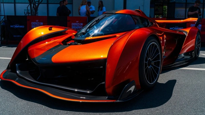 McLaren Solus GT na cor laranja. Apresentando o top 10 dos carros mais caros do mundo.