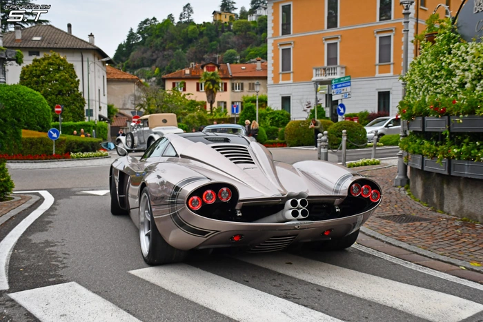 Pagani Huayra Codalunga na cor prata. Apresentando o top 10 dos carros mais caros do mundo.