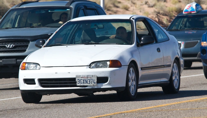 Honda Civic 1994 na cor branca. Falando sobre seguro para carros antigos mais de 30 anos.