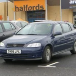 Chevrolet Astra na cor preta. Falando sobre seguro para carros antigos.