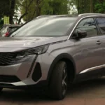 Peugeot 5008 na cor prata. Falando sobre o seguro Peugeot 5008.
