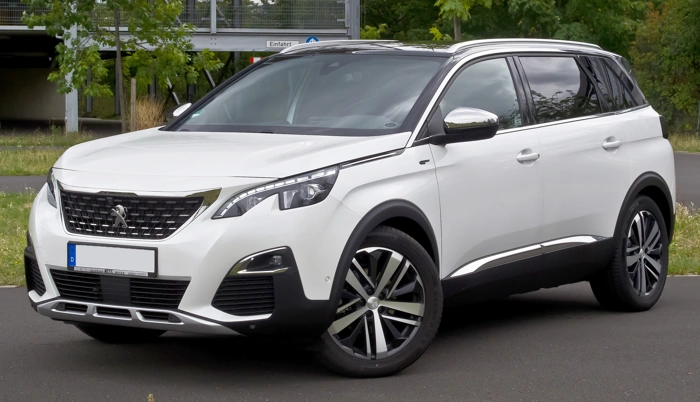 Peugeot 5008 na cor branca. Falando sobre o seguro peugeot 5008.