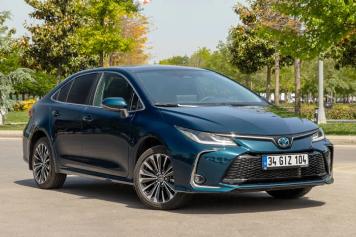 Toyota Corolla Hybrid na cor verde. Falando sobre o seguro corolla hybrid.