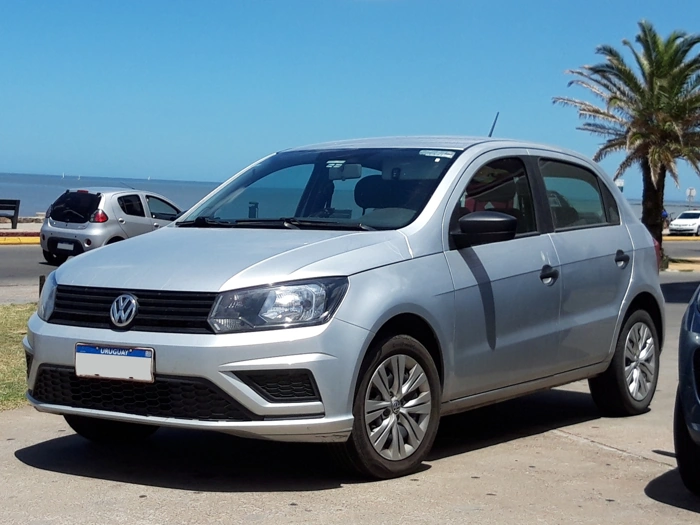Volkswagen Gol na cor prata. Falando sobre os carros mais roubados no rio grande do sul.