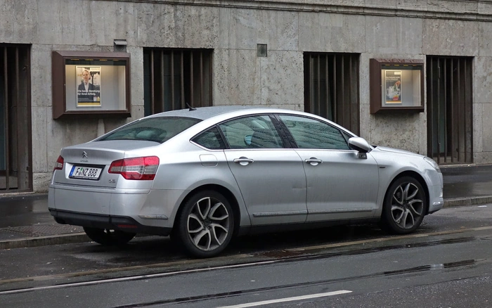 Citroen C5 na cor prata. Falando sobre o seguro citroen c5.