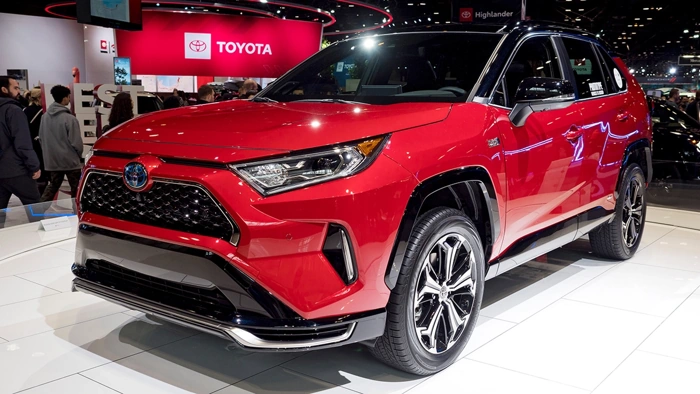 SUV da Toyota na cor vermelha. Falando sobre o seguro toyota.