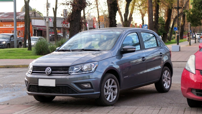 VW Gol na cor cinza escuro. Falando sobre os carros mais roubados na bahia.