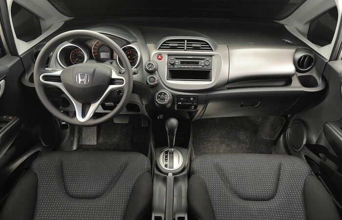 honda fit por dentro