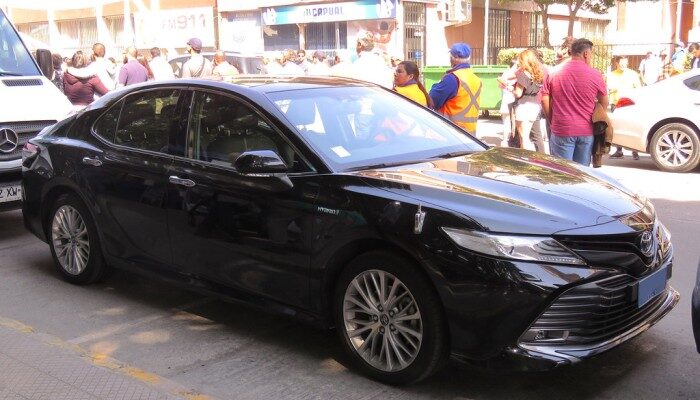 toyota camry preto