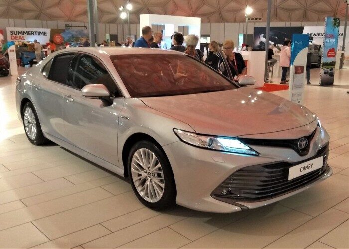 toyota camry prata