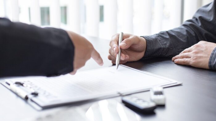 Seguro Auto Tradicional vs Pay-Per-Use: Qual Compensa em 2026?