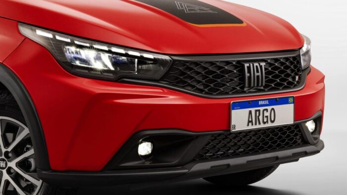Novo Fiat Argo 2026: baseado no Grande Panda, hatch chega com visual moderno e motor híbrido