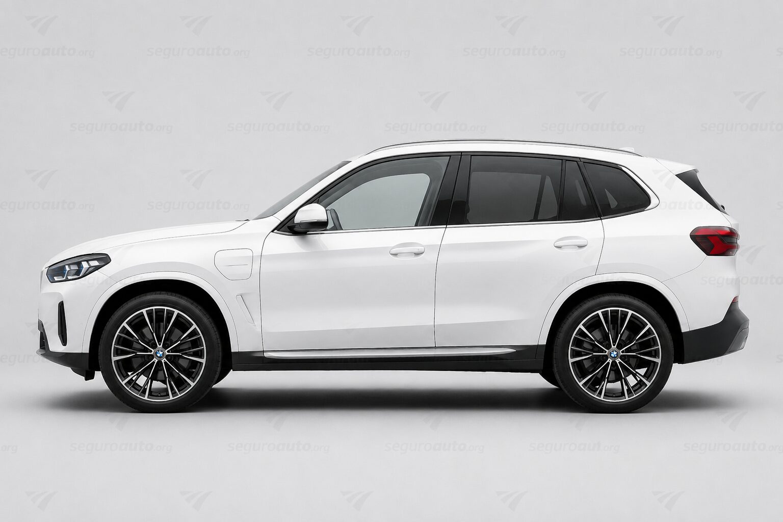 BMW X3 2026 visto de lateral em conteúdo sobre seguro, coberturas e franquia